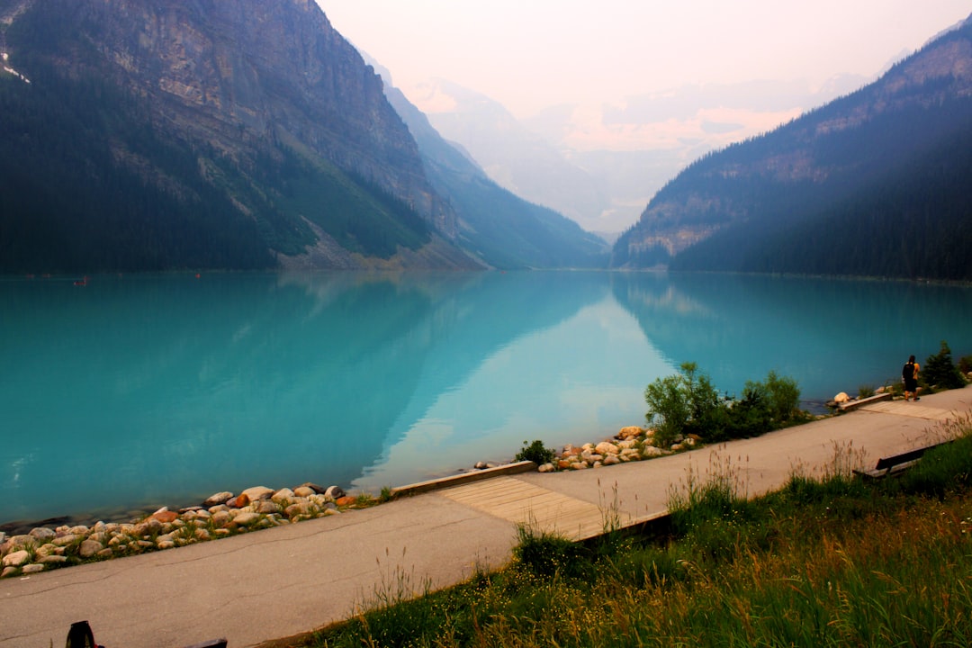 佩托湖:落基山脉的碧绿湖泊 - Lake Louise | Secret World Trip Planner