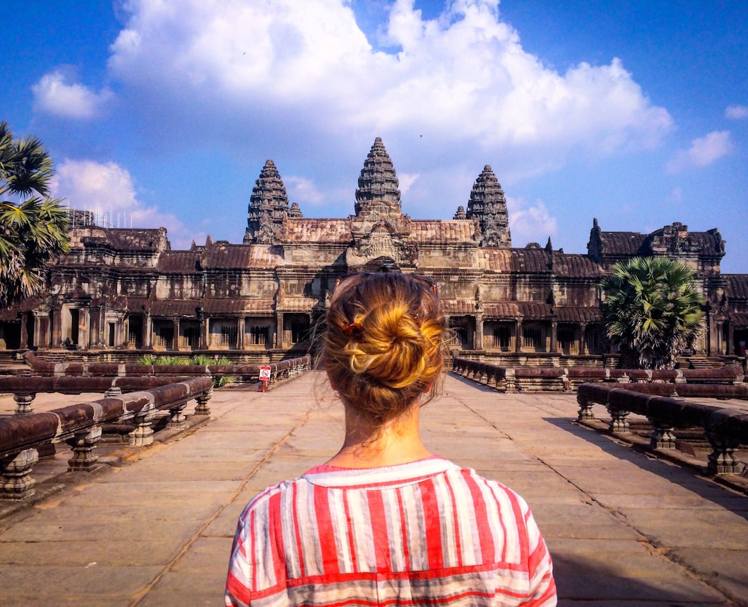 Angkor Wat all'alba: torri tra nebbia e riflessi - Wat Po | Secret World Trip Planner