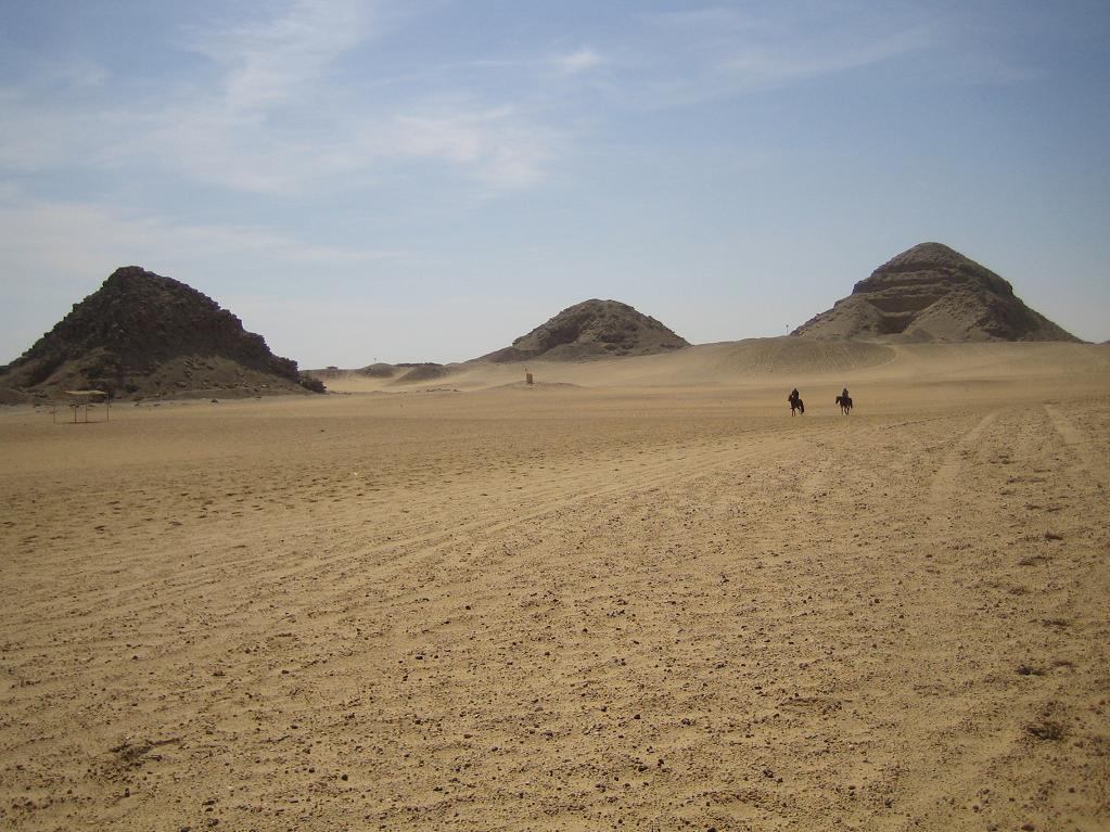 À la découverte d'Ahramat Abu Sir : un trésor archéologique en Égypte — Abusir