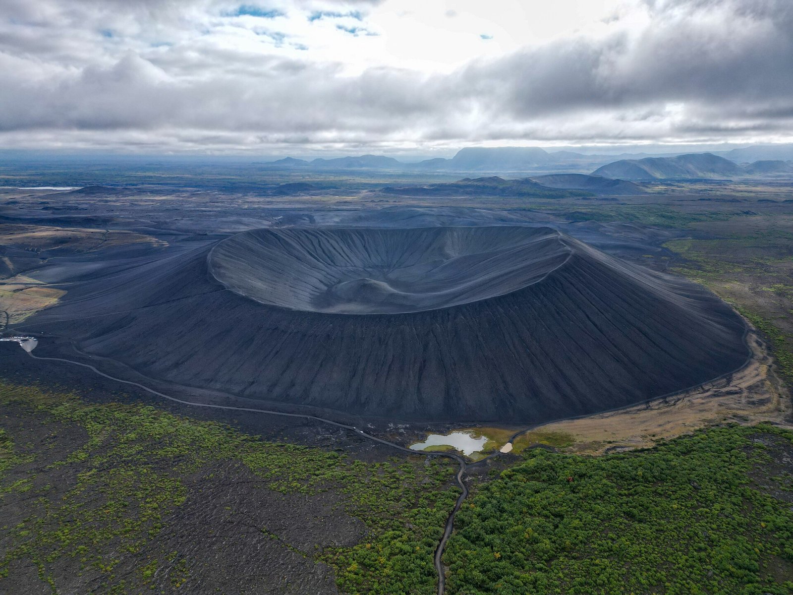 Hverfjall : le cratère volcanique qui enchante l'Islande - Reykjahlíð | Secret World Trip Planner