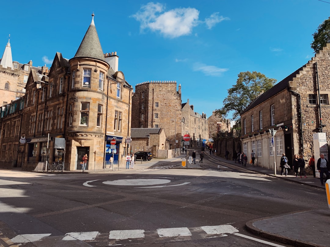 探索市场十字架:苏格兰历史的象征 - Lerwick | Secret World Trip Planner