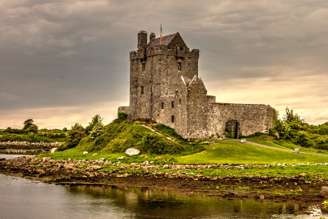 Descubra Patrick Kavanagh: Uma Viagem pela Cultura Irlandesa - Dublin 4 | Secret World Trip Planner