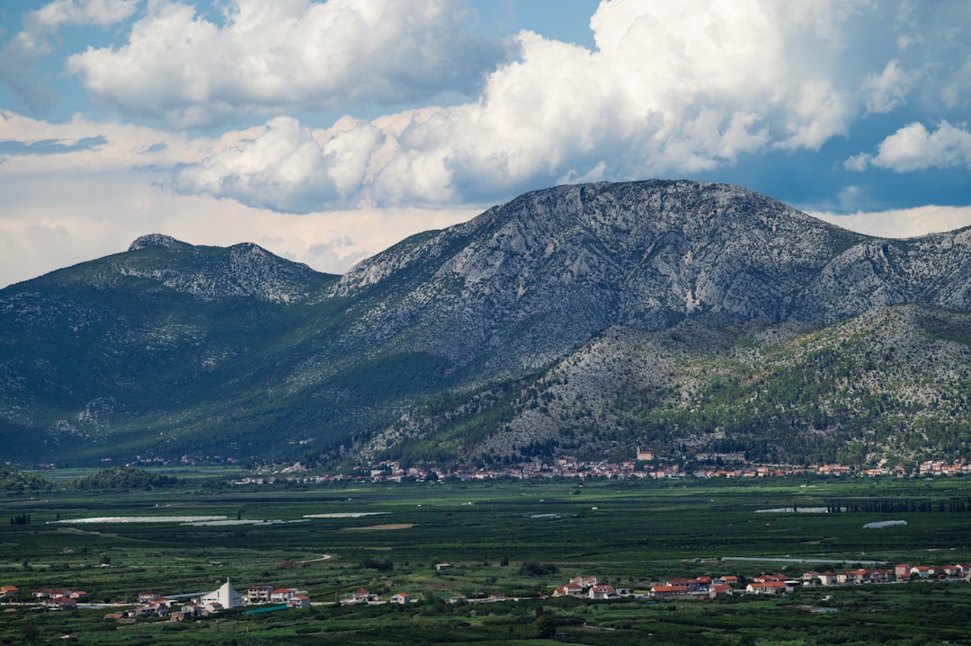 Scopri la Magia del Monte Hum in Croazia - Komiža | Secret World Trip Planner