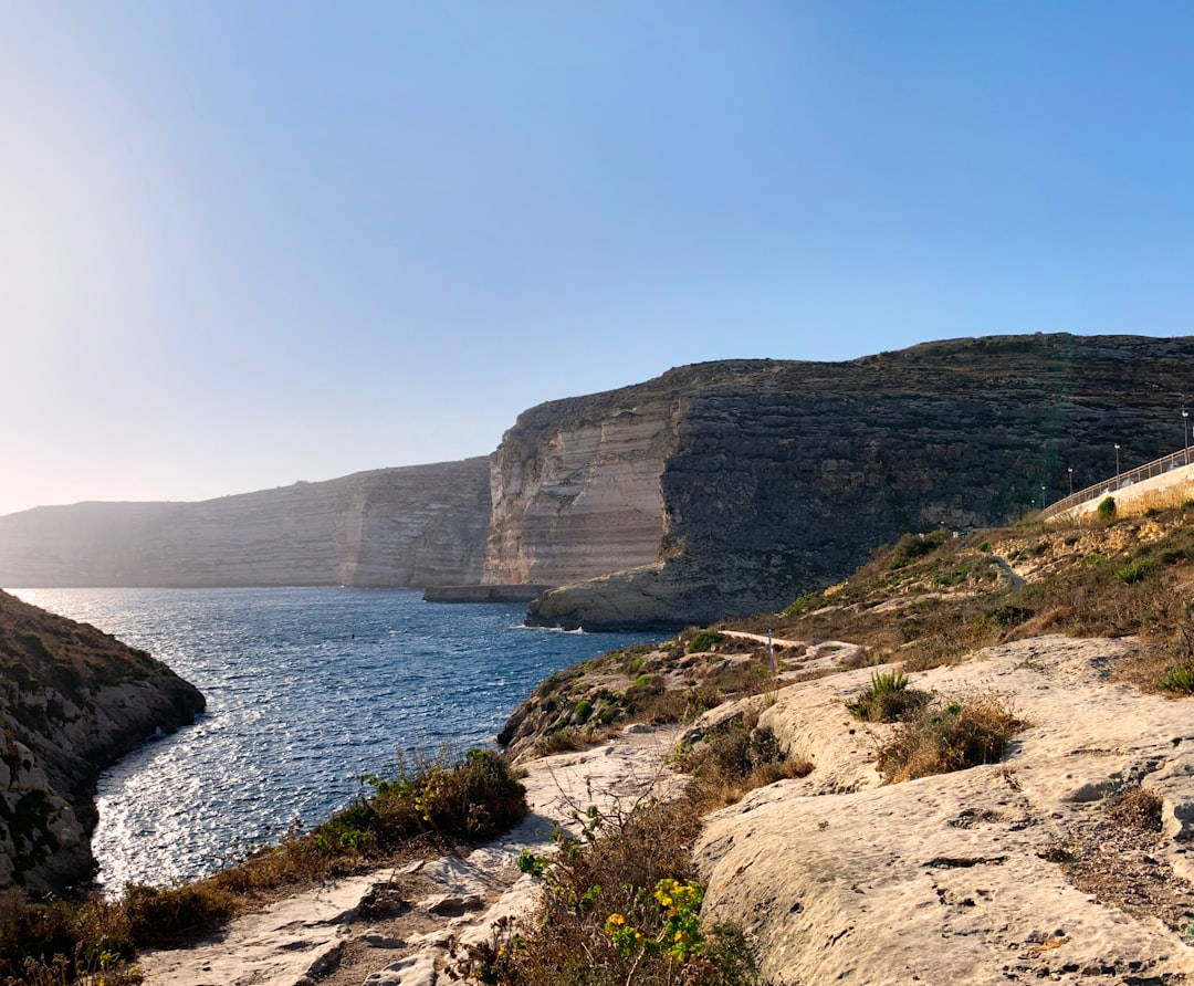 Scopri Xlendi: il gioiello naturale di Gozo - Munxar | Secret World Trip Planner