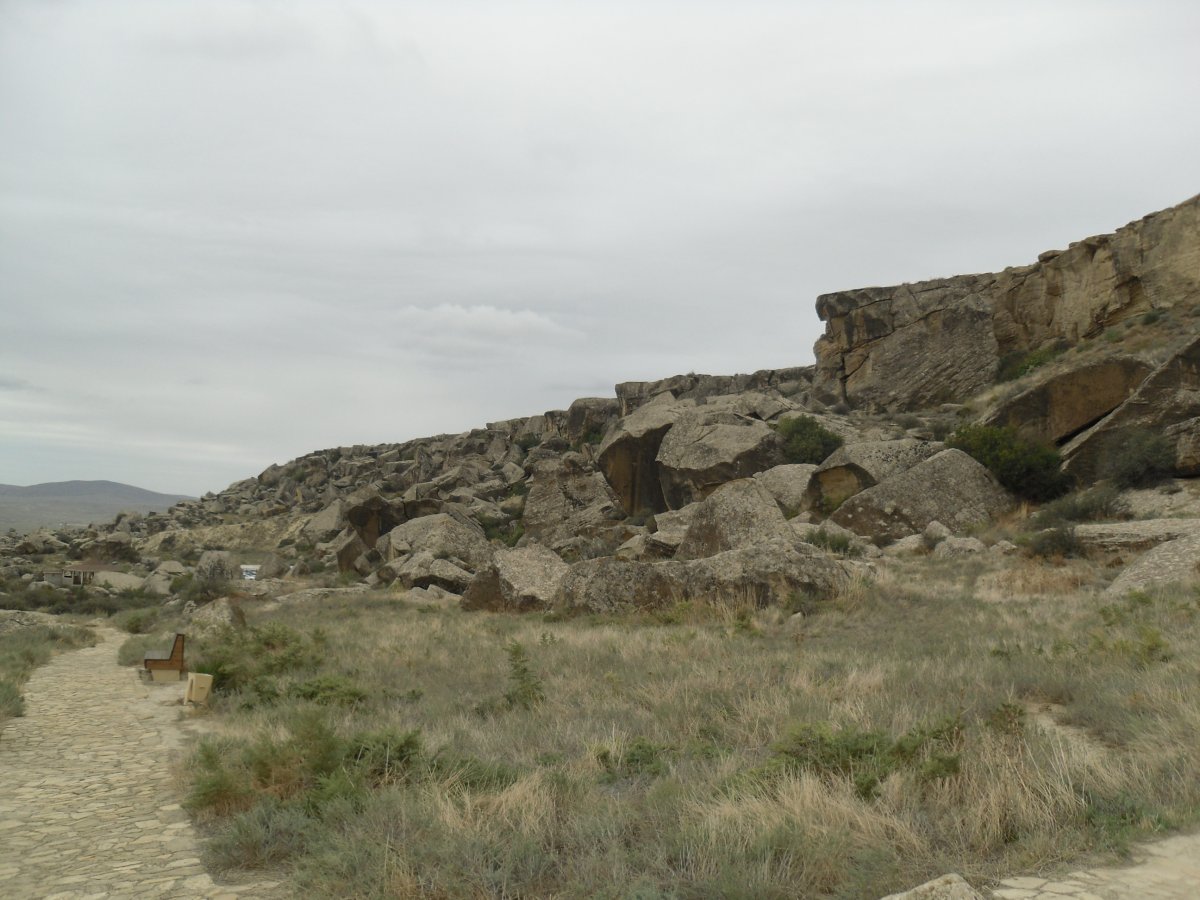 Qobustan: incisioni rupestri e vulcani di fango - 496H+H9C | Secret World Trip Planner