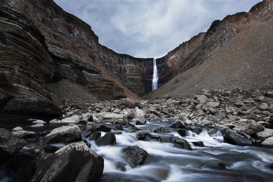 Stuðlagil Canyon: colori e basalto in Islanda orientale - Jökuldalsvegur | Secret World Trip Planner