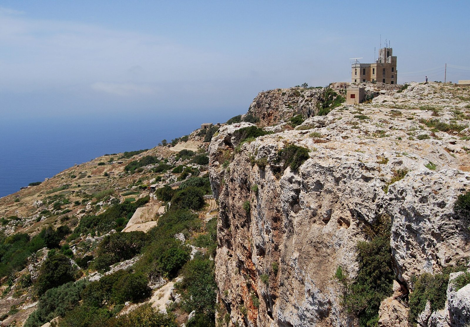 Scopri Ta’ Dmejrek: La vetta più alta di Malta — Is-Siġġiewi