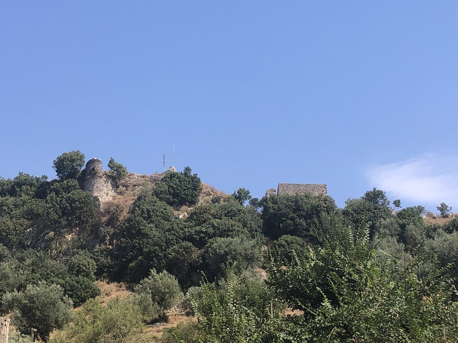 Entdecken Sie die Burg von Delvinë: Geschichte und Schönheit in Albanien - Delvinë | Secret World Trip Planner