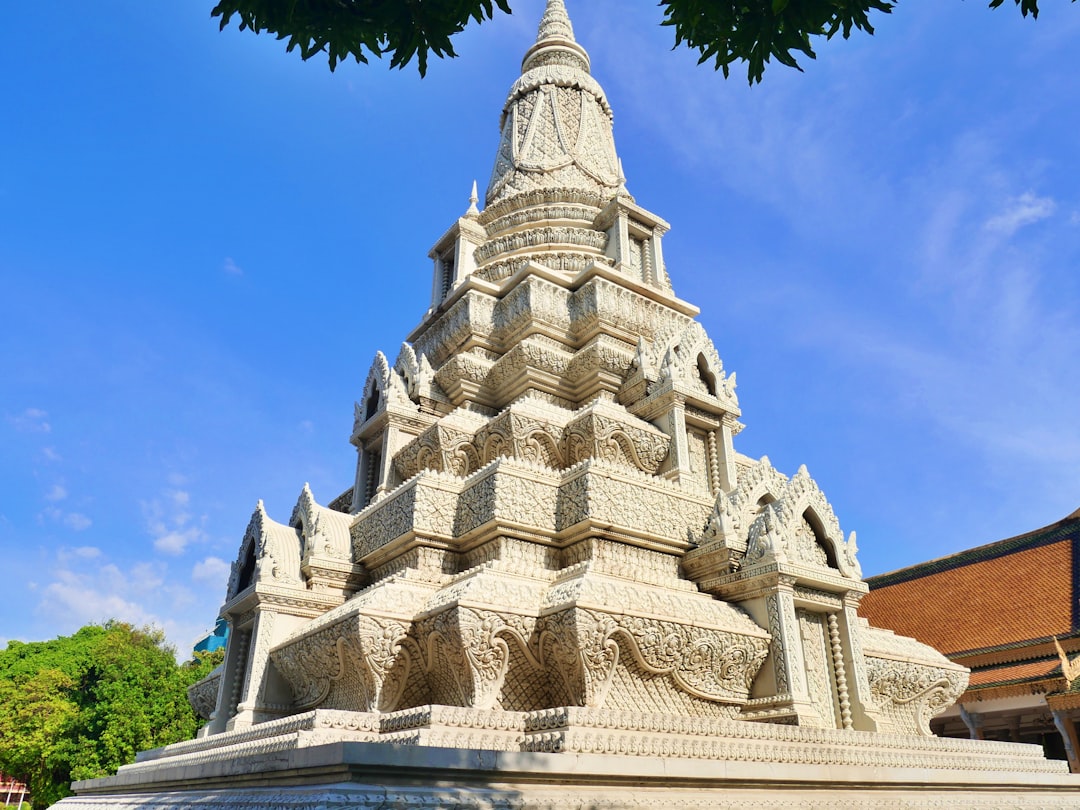 Entdeckung der Stupas in Kambodscha: Geschichte und Bedeutung - Krong Kaeb | Secret World Trip Planner