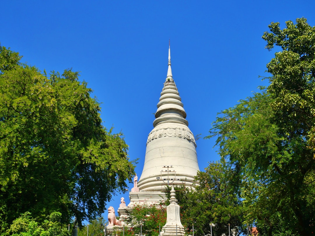 Entdeckung der Stupas in Kambodscha: Geschichte und Bedeutung - Krong Kaeb | Secret World Trip Planner
