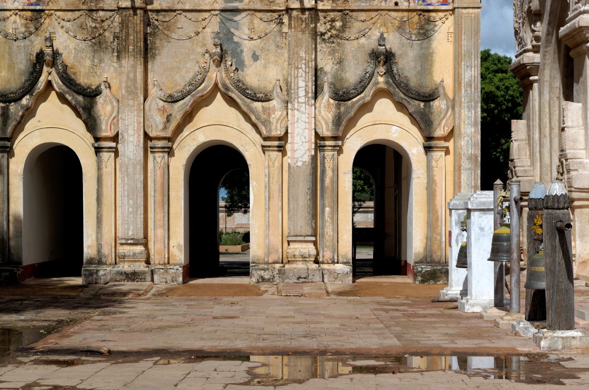 Ananda Temple: The Golden Buddhas of Bagan - မြင်းကပါ | Secret World Trip Planner