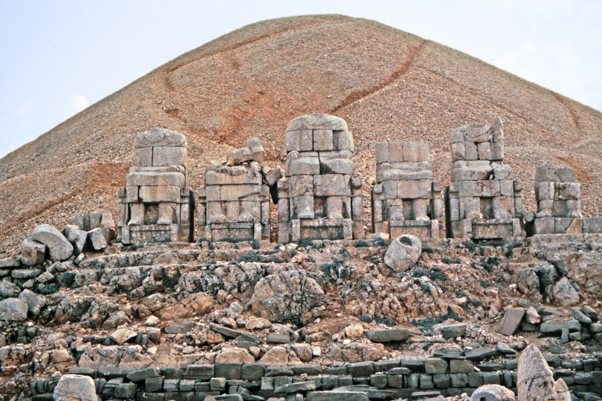 Mount Nemrut: Stone Heads Defying Time - Nemrut Dağı Yolu | Secret World Trip Planner