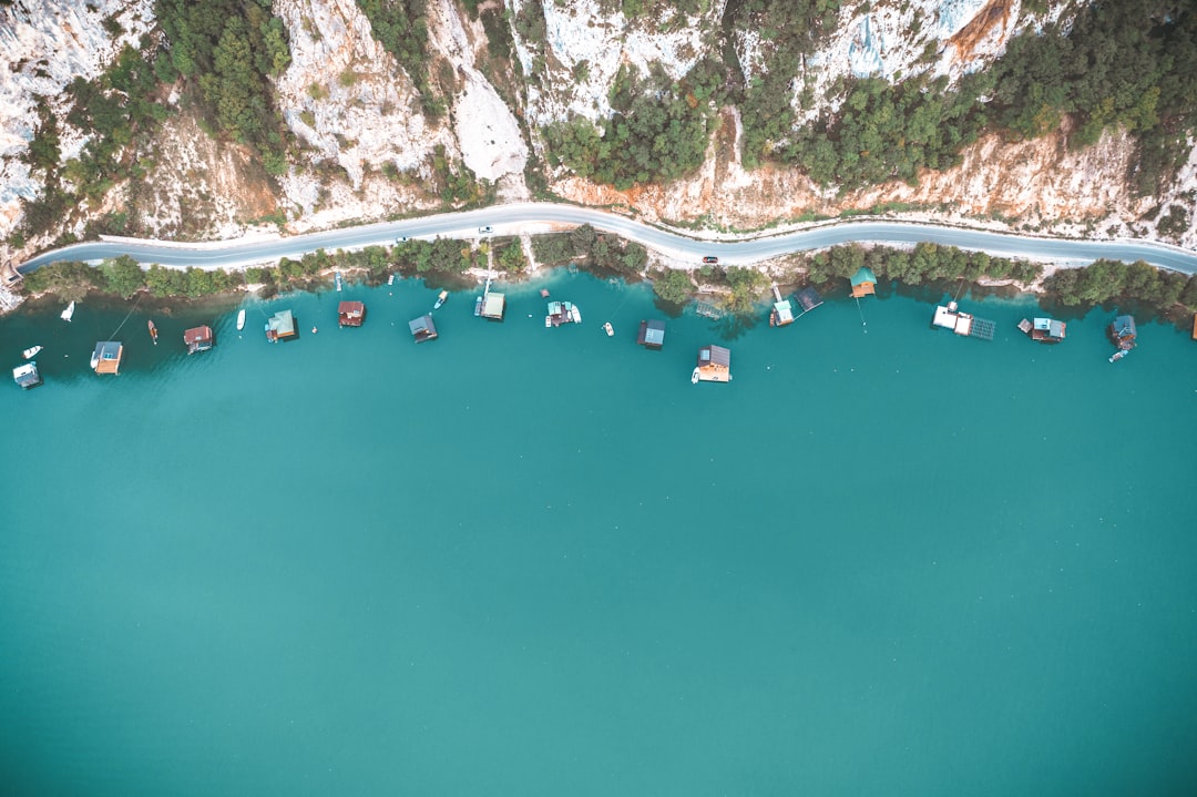 Lago di Perućac: l'emeraldo della Serbia occidentale | Secret World Trip Planner