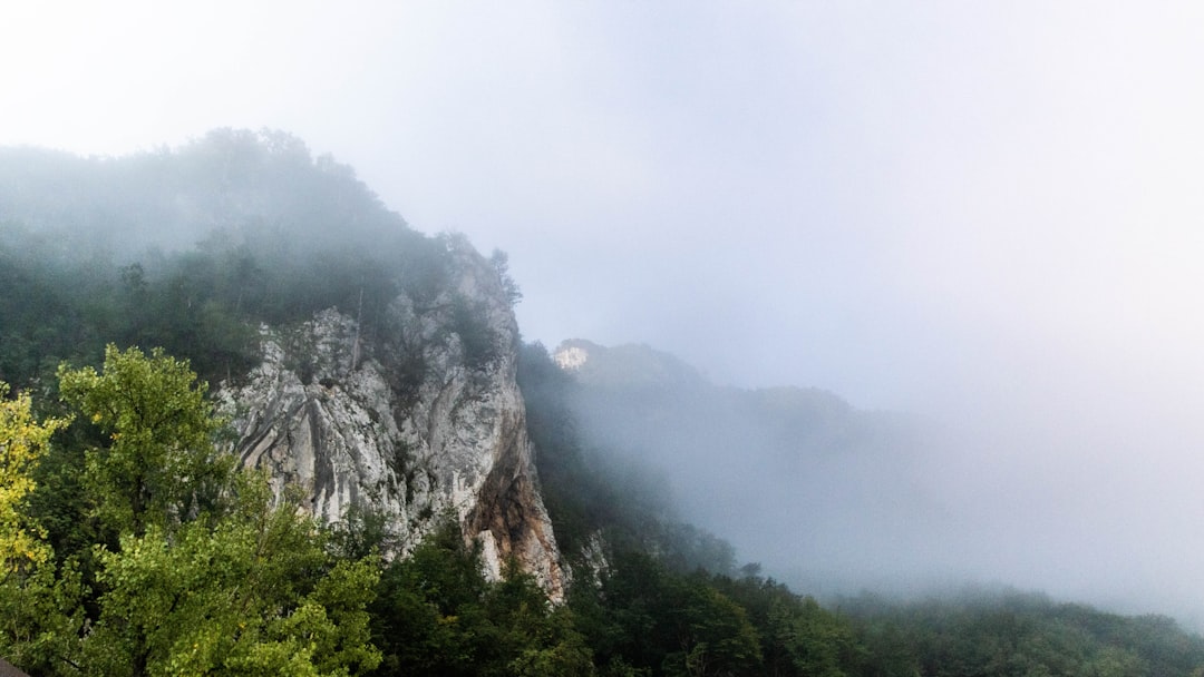 Lago di Perućac: l'emeraldo della Serbia occidentale | Secret World Trip Planner