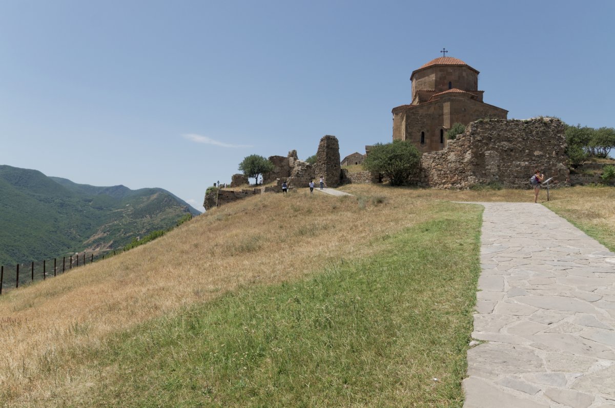 Monasterio de Jvari en Mtskheta: atardeceres en Georgia - RPQM+C79 | Secret World Trip Planner