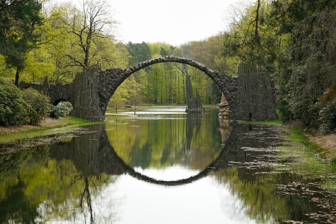 Der Teufelsbrücke in Gablenz: Ein perfekter Kreis - Halbendorfer Str. | Secret World Trip Planner