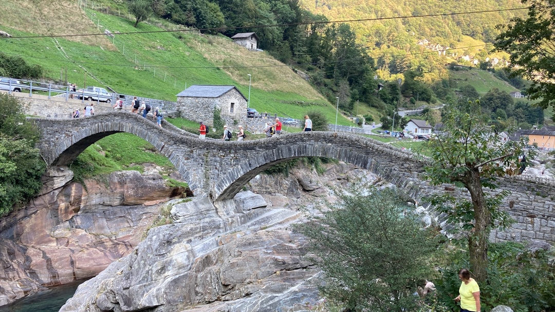 Der Teufelsbrücke in Gablenz: Ein perfekter Kreis - Halbendorfer Str. | Secret World Trip Planner