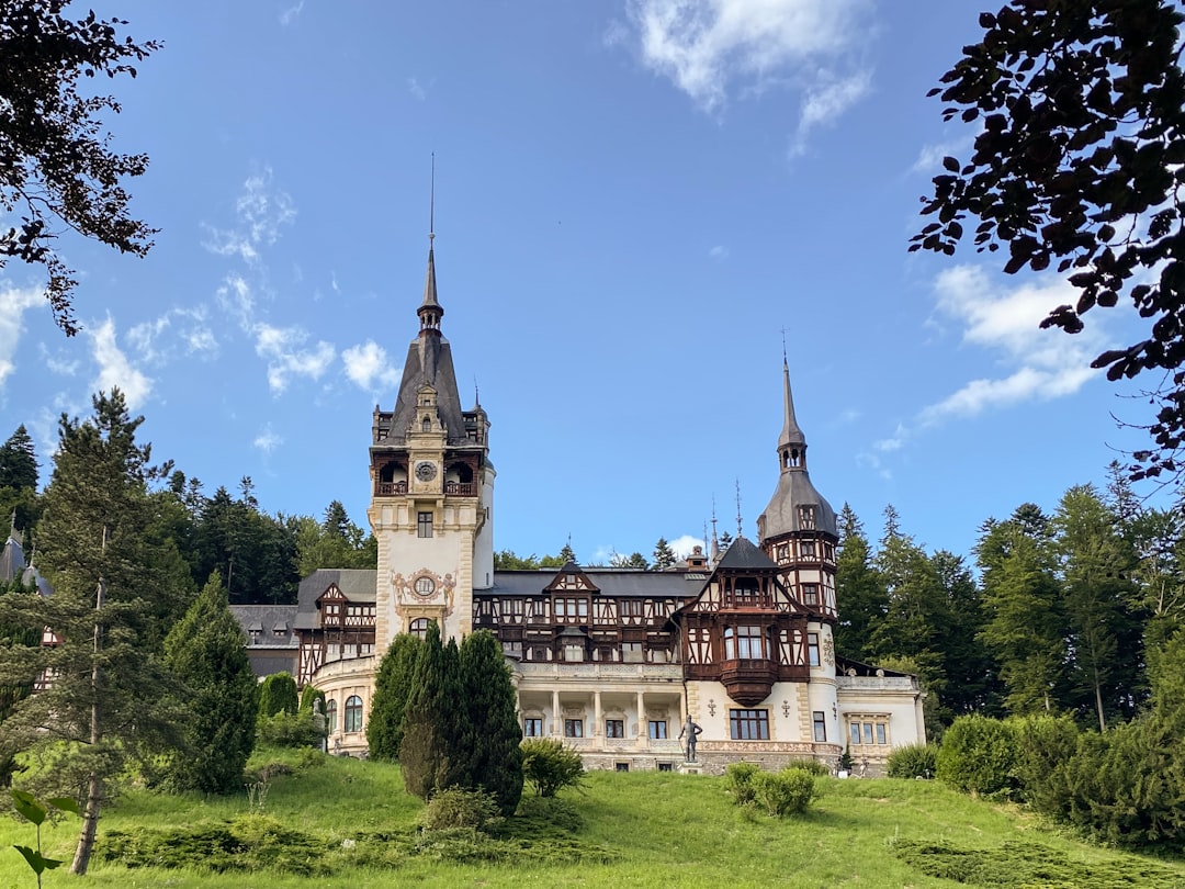 Castello Peleș: neorinascimentales Juwel der Karpaten - Aleea Peleșului 2 | Secret World Trip Planner