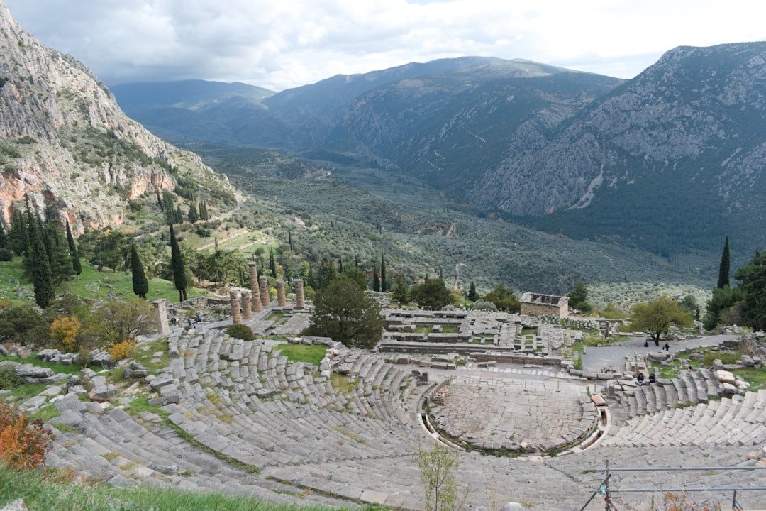 Delfi : le sanctuaire d'Apollon sur le Parnasse - Delfi 330 54 | Secret World Trip Planner
