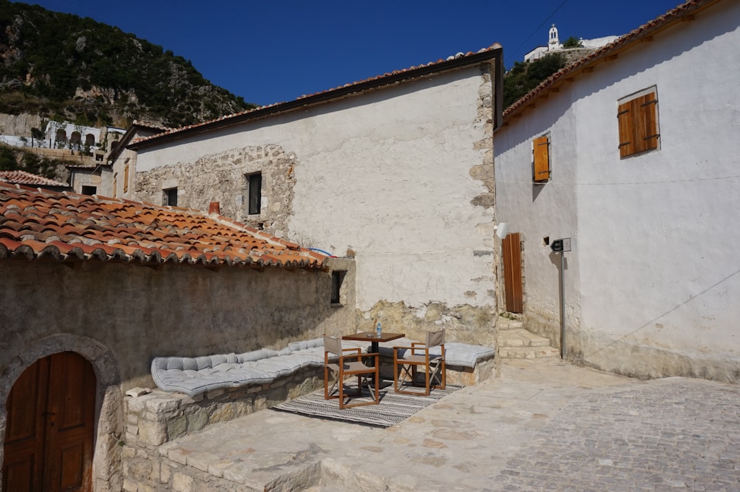 Dhermi: a praia albanesa de areia branca e águas turquesa - 4JVP+QF6 | Secret World Trip Planner