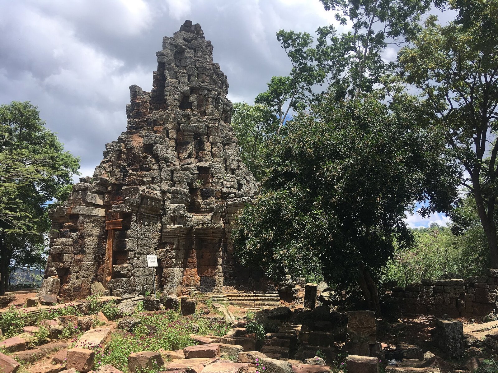 Discover Wat Banan: A Cultural Treasure in Cambodia - បាណន់ | Secret World Trip Planner