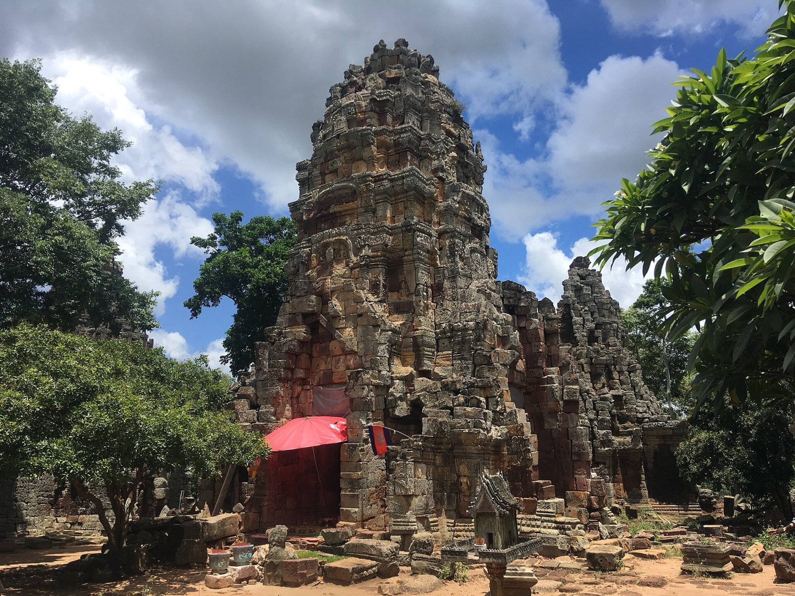 Découvrez Wat Banan : un trésor culturel au Cambodge - បាណន់ | Secret World Trip Planner