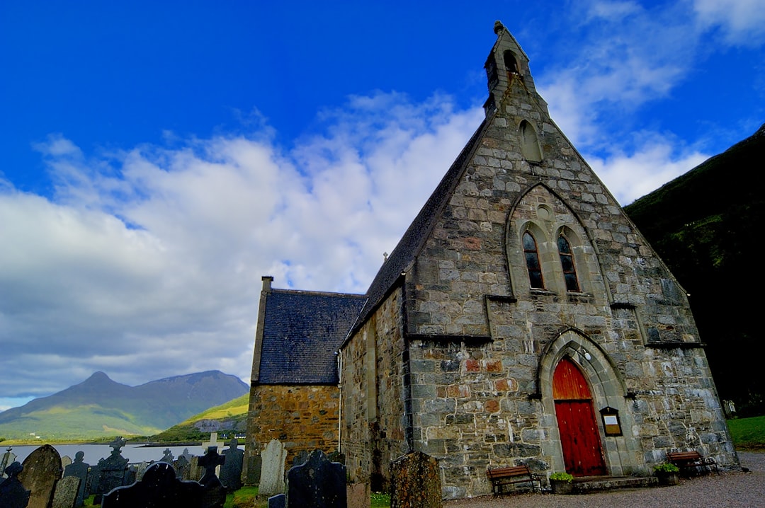 Scopri Lincluden Collegiate Church: Storia e Bellezza in Scozia - Dumfries and Galloway | Secret World Trip Planner