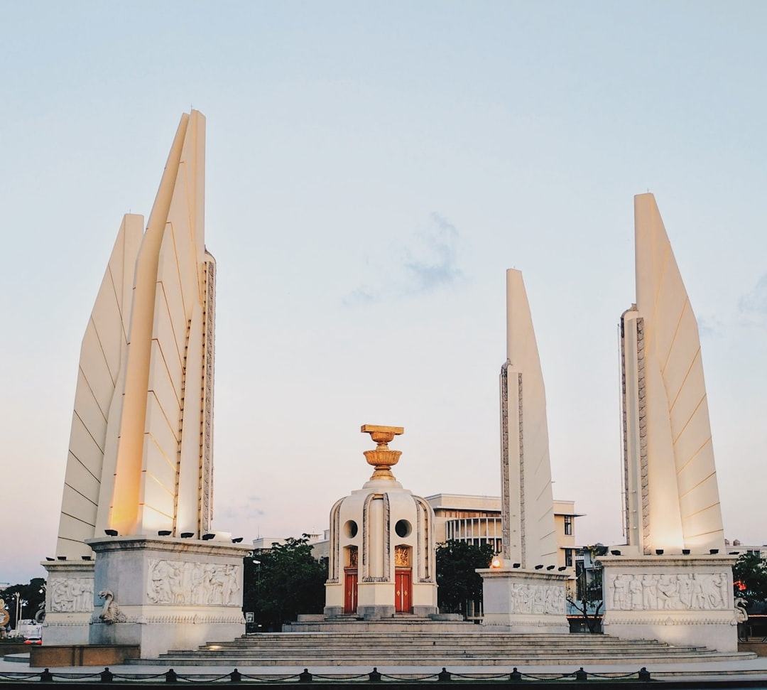 Democracy Monument: simbolo di storia e cultura in Thailandia - Amphoe Mueang Khon Kaen | Secret World Trip Planner
