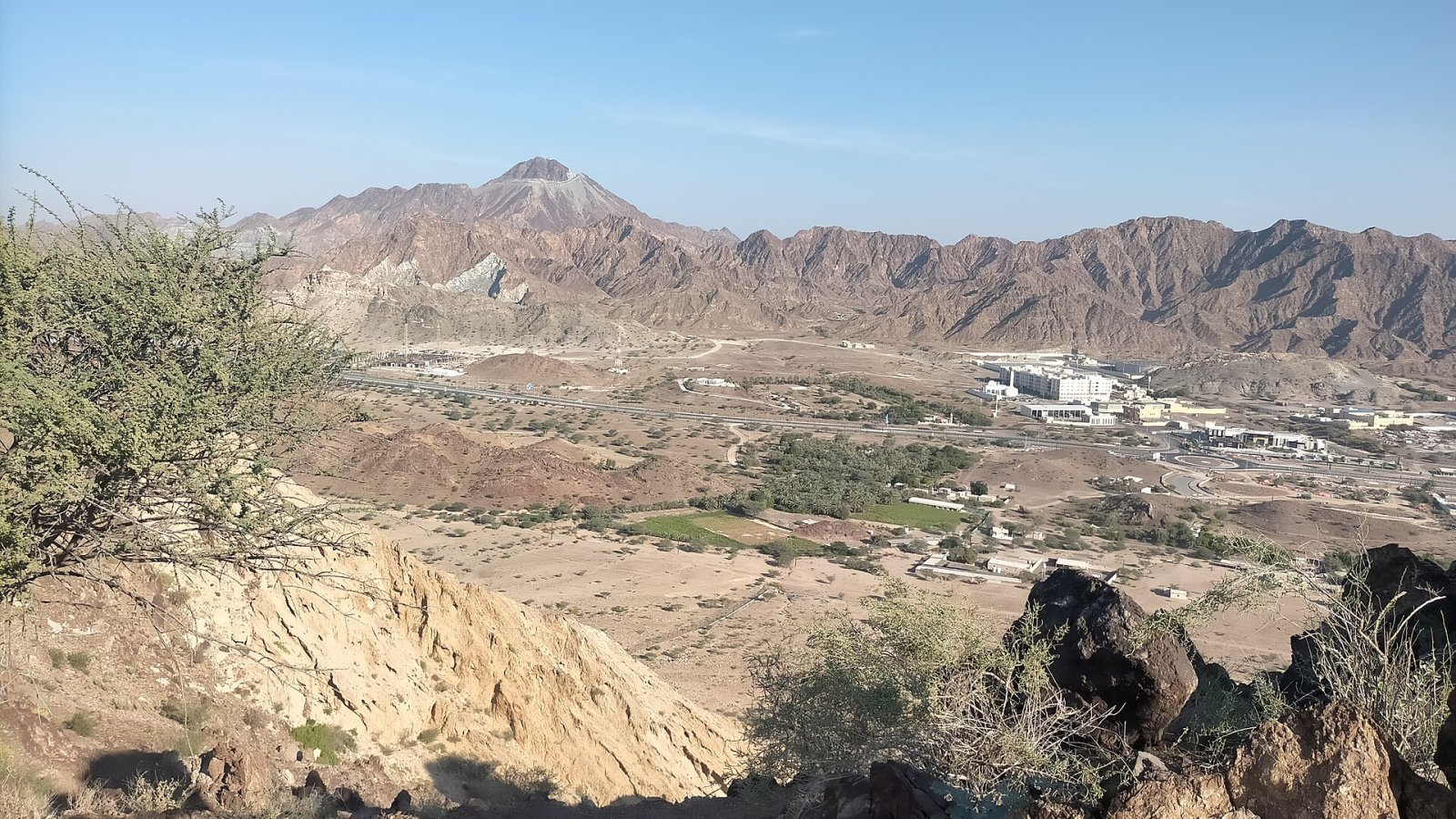 探索贾巴尔阿尔阿比亚德：阿曼的自然之美 — Sur Masirah