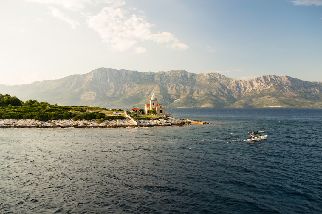 Križ na Srđu: Un Viaggio nella Storia della Croazia — Dubrovnik