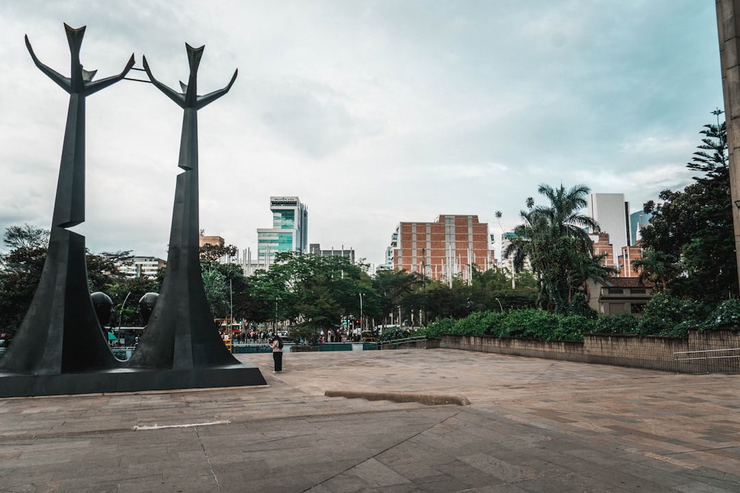 Discovering the Reto Sculpture in Colombia: An Artistic Treasure — Itagüí