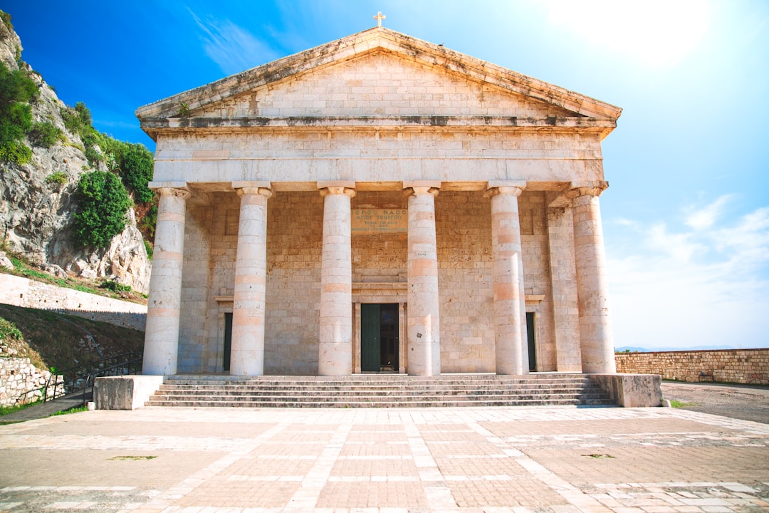Scoprire la Cappella in Grecia: un tesoro culturale - 5QXC+WJ Archangelos Lerou | Secret World Trip Planner