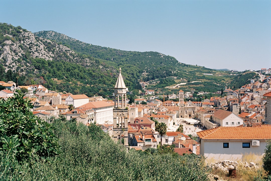 Scoprire la figura di Franjo Tuđman in Croazia - Makarska | Secret World Trip Planner
