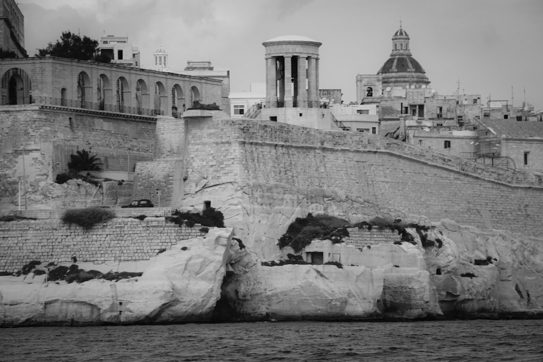 Descubra o Monumento ao Soldado Desconhecido em Malta - Il-Belt Valletta | Secret World Trip Planner