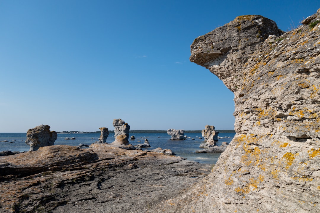 Fårö: natura selvaggia e raukar nel Baltico svedese - Fårö | Secret World Trip Planner
