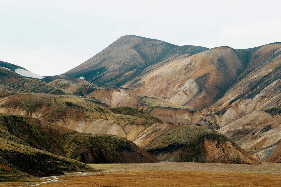 Námafjall Hverir : le désert volcanique d'Islande - J5RR+HP4 | Secret World Trip Planner