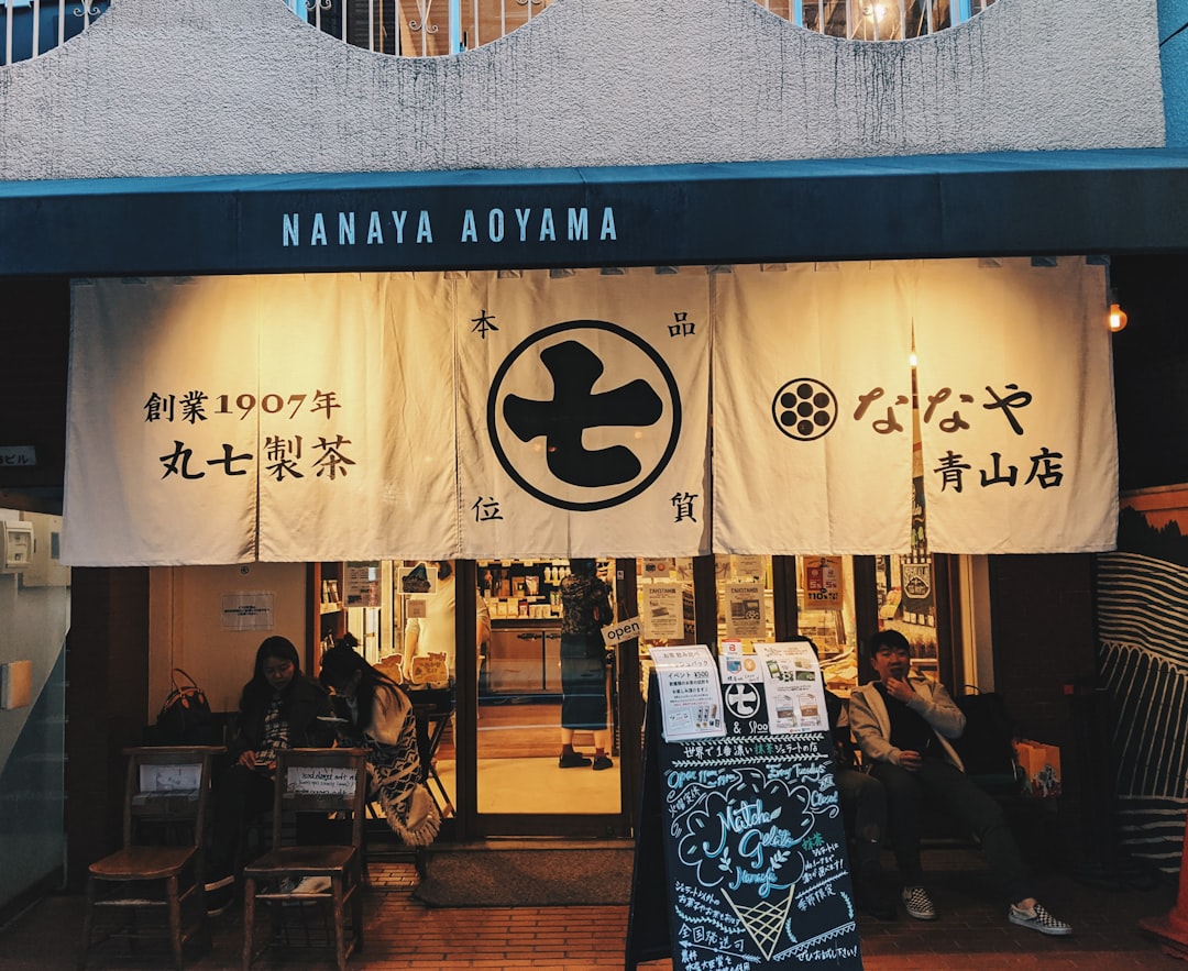Aokigahara: Pfade im Baummeer des Fuji - Minamitsuru District | Secret World Trip Planner