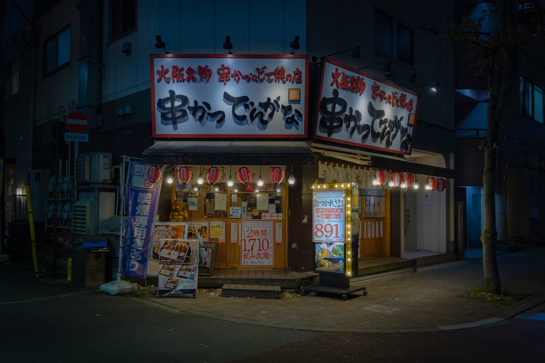 Aokigahara: Pfade im Baummeer des Fuji - Minamitsuru District | Secret World Trip Planner