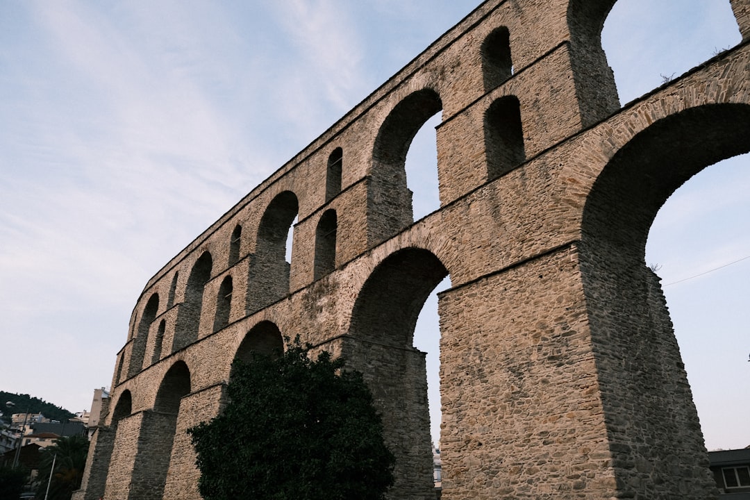 Découvrez l'Aqueduc de Lyttos : un trésor de la Grèce antique - 59XJ+GP Kastelli | Secret World Trip Planner