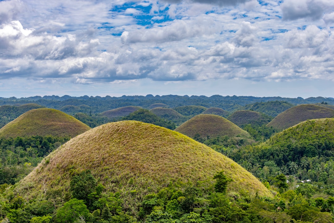 Collines de chocolat à Bohol : un panorama enchanteur - Carmen | Secret World Trip Planner