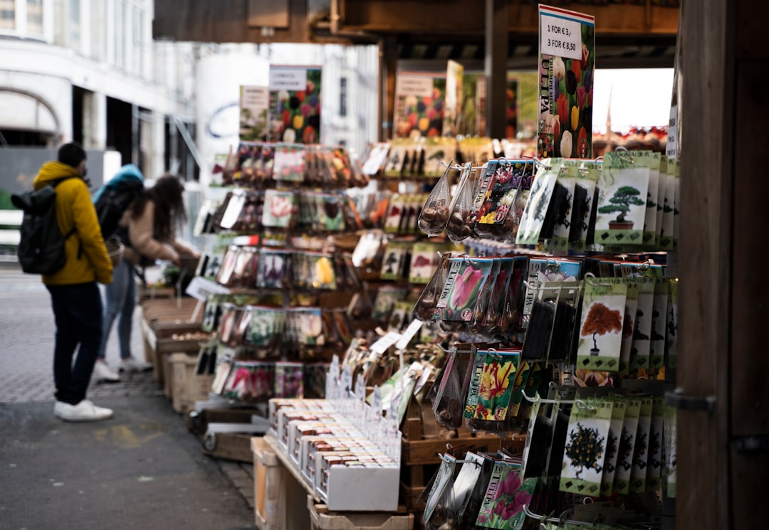 Amsterdam Flower Market: The Floating Tulip Market - Singel 630 | Secret World Trip Planner
