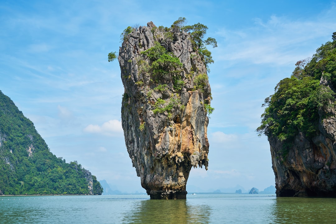 Tham Lot: Esplorando la Magia delle Grottedi Thailandia - Pang Mapha District | Secret World Trip Planner