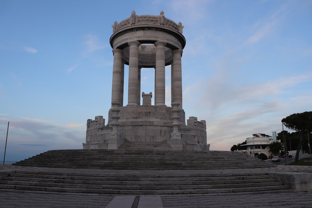 Monumento al Minero di Oruro: arte e identità andina — 2VJJ+VJ2