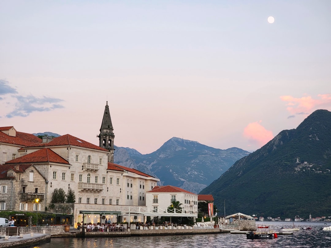 Découvrez Đerinski vrh : la nature préservée du Monténégro - Dobrota | Secret World Trip Planner