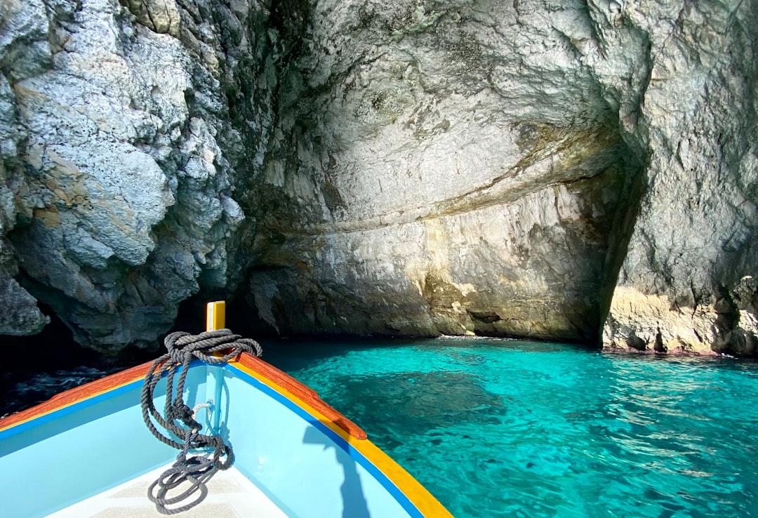 Blaue Grotte Malta: Die marinen Höhlen von Wied iż-Żurrieq - Crendi | Secret World Trip Planner