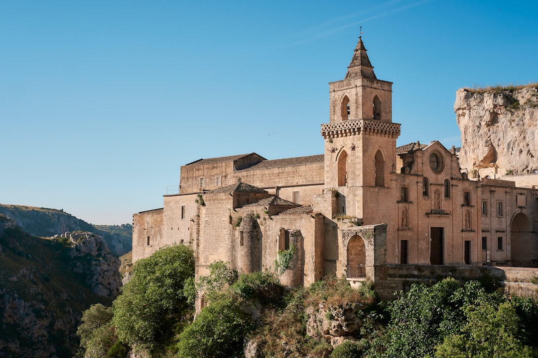 Matera: dormir e explorar as grutas dos Sassi - 75100 Matera MT | Secret World Trip Planner