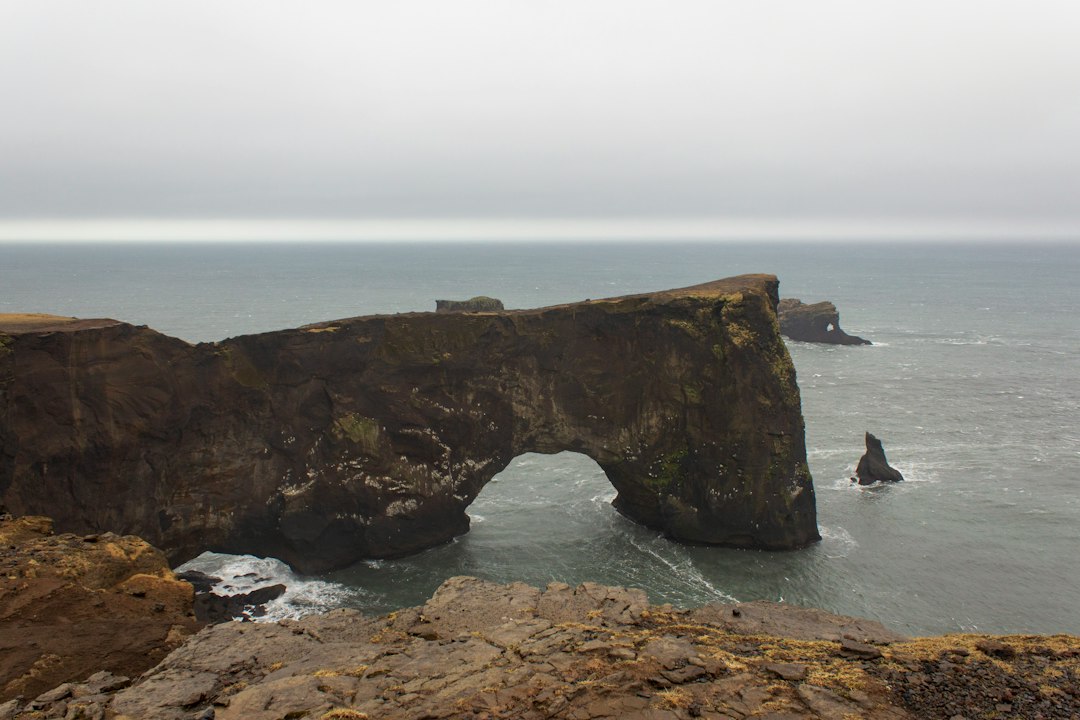 Drangarnir : les arches de roche des Féroé au coucher du soleil - 3HGP+69 | Secret World Trip Planner