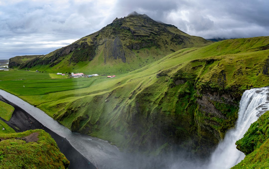 Fimmvörðuháls:在冰川与活火山之间徒步旅行 - Gönguleið um Fimmvörðuháls | Secret World Trip Planner