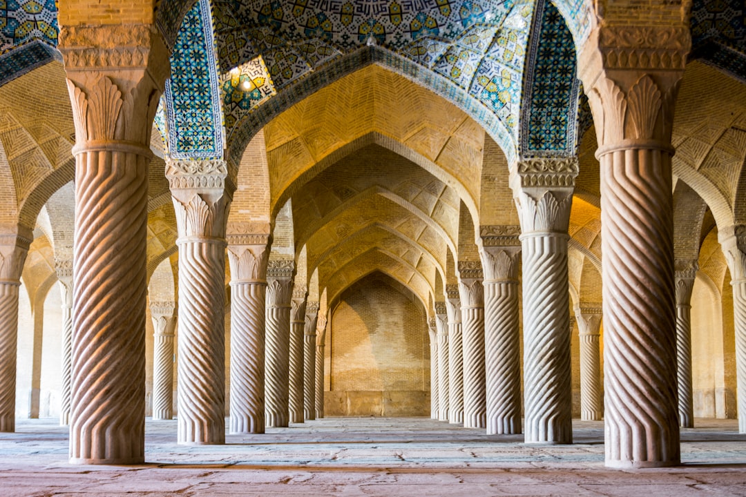 Shiraz, Iran: la patria originaria dell'uva Syrah - Saadi St | Secret World Trip Planner