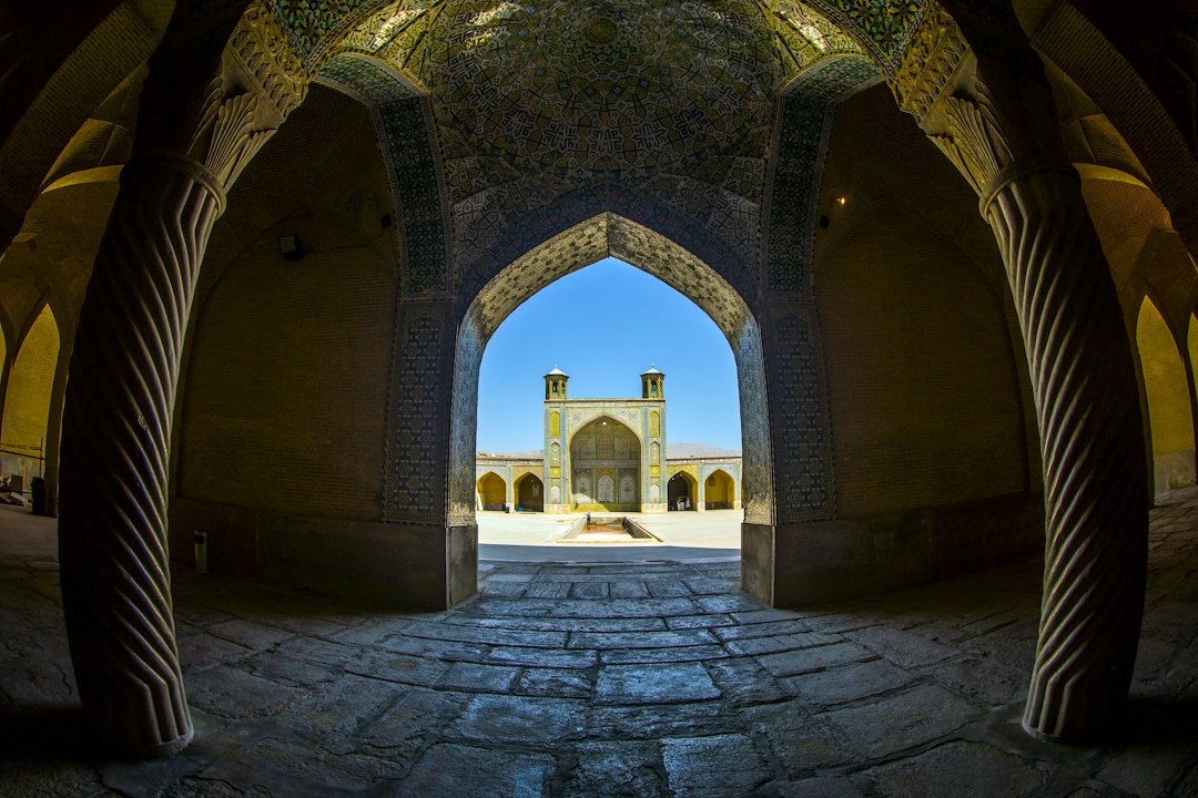 Shiraz, Iran: la patria originaria dell'uva Syrah - Saadi St | Secret World Trip Planner